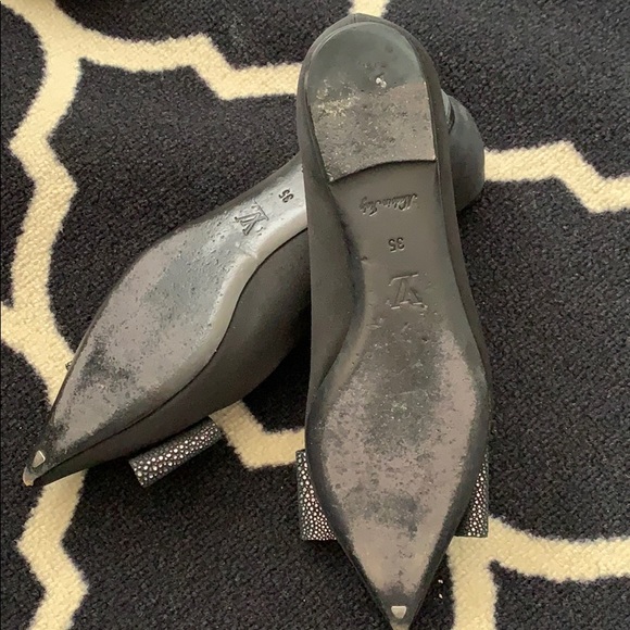 Louis Vuitton Shoe - Picture 2 of 2